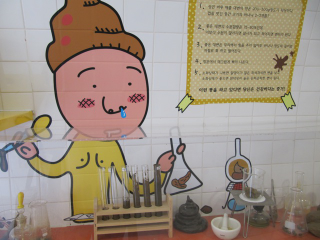 Illustration for article titled Meet Korea's Most Infamous Character: Poop Man